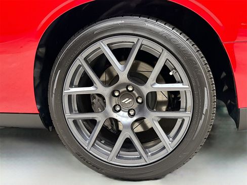 Used 2017 Dodge Challenger R/T Scat Pack w/ Leather Interior Group image 33