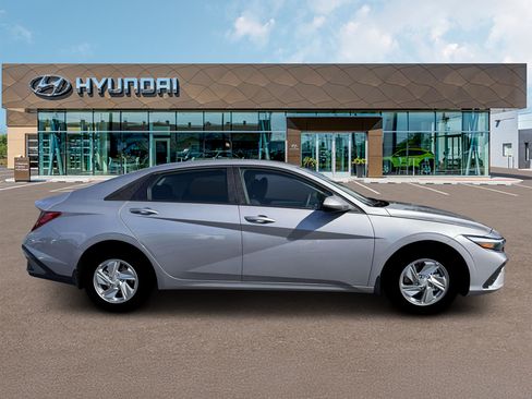 New 2026 Hyundai Elantra SE FWD image 9