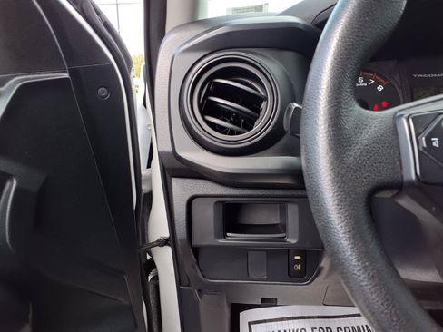 Used 2017 Toyota Tacoma SR AWD/4WD image 13