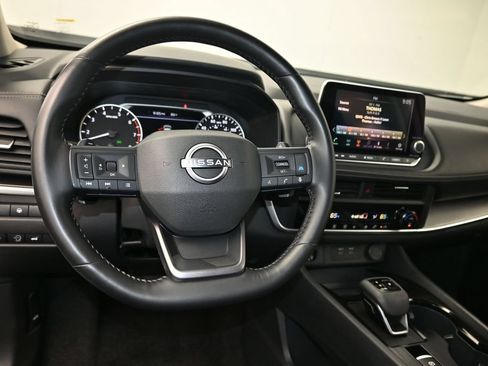 Used 2025 Nissan Rogue SV FWD image 21