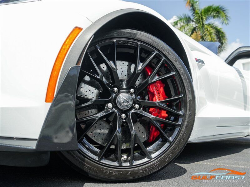 Used 2016 Chevrolet Corvette Z06 w/ 3LZ Preferred Equipment Group RWD image 11