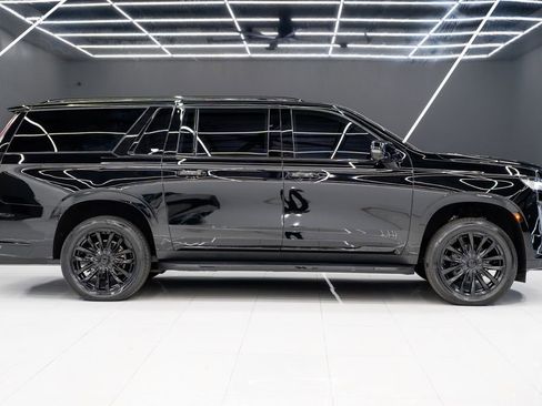 Used 2024 Cadillac Escalade ESV Premium Luxury image 9