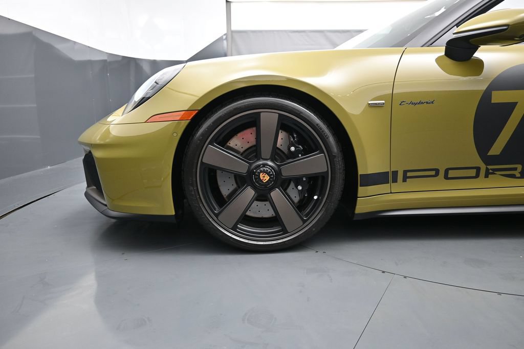 Certified 2026 Porsche 911 GTS RWD image 8