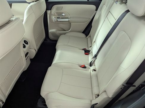 New 2026 Mercedes-Benz GLB 250 image 11