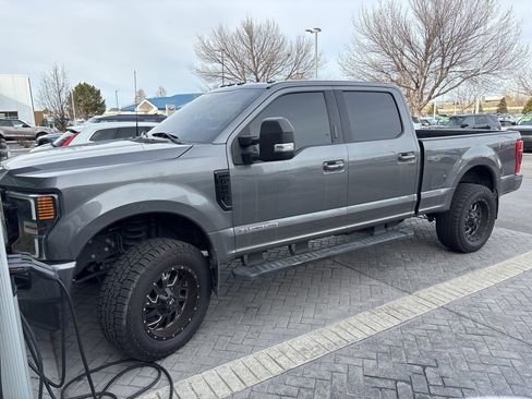 Used 2022 Ford F250 Lariat w/ Black Appearance Package image 2