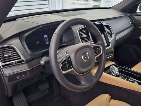 Certified 2024 Volvo XC90 T8 Ultimate w/ Protection Package Premier image 25