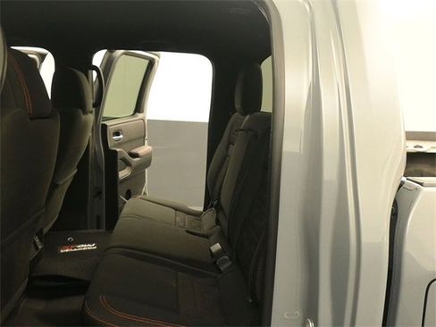 Used 2022 Nissan Frontier PRO-4X image 9