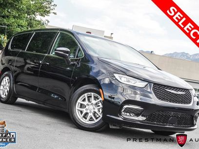 Used 2026 Chrysler Pacifica Select