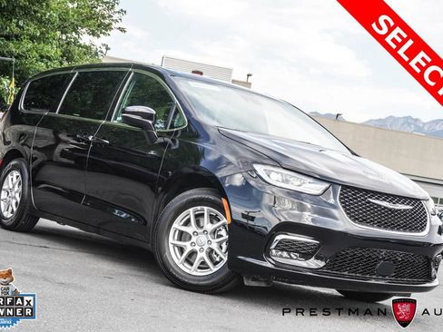Used 2026 Chrysler Pacifica Select FWD image 1