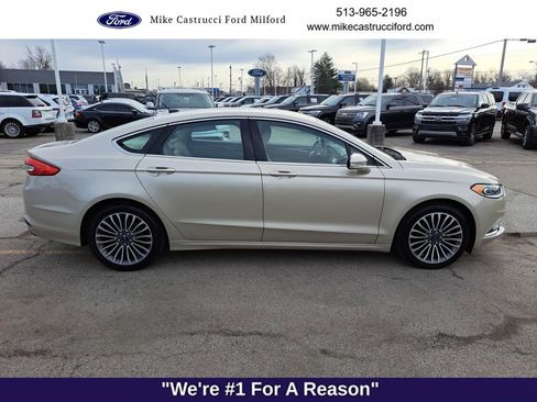 Used 2017 Ford Fusion SE w/ Fusion SE Technology Package image 6