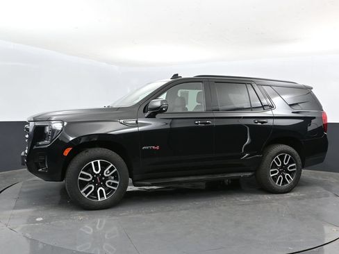 Used 2024 GMC Yukon AT4 w/ Technology Package AWD/4WD image 10
