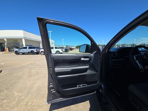 Used 2018 Toyota Tundra SR5 w/ SR5 Upgrade Package RWD image 11
