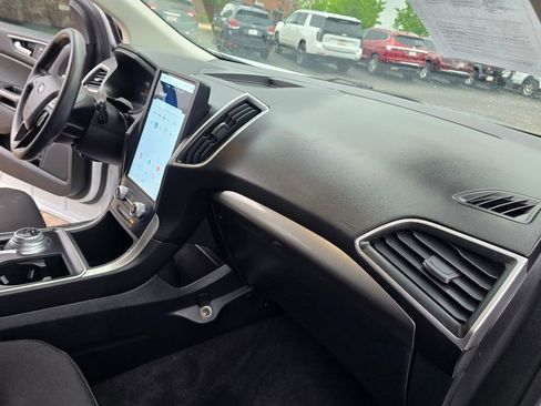 Used 2024 Ford Edge SE w/ Black Appearance Package image 12