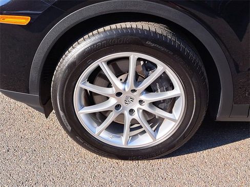 Used 2024 Porsche Cayenne image 9