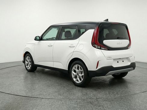 Used 2025 Kia Soul LX w/ LX Technology Package FWD image 6
