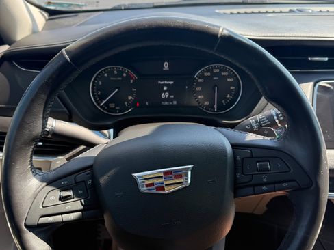 Used 2019 Cadillac XT4 Luxury w/ Cold Weather Package image 20