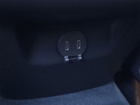 Used 2022 Volvo XC60 B5 Momentum image 23