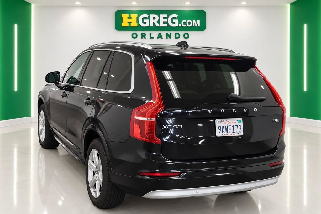 Used 2022 Volvo XC90 T5 Momentum AWD/4WD image 2