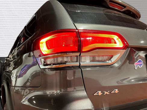 Used 2021 Jeep Grand Cherokee Limited AWD/4WD image 24