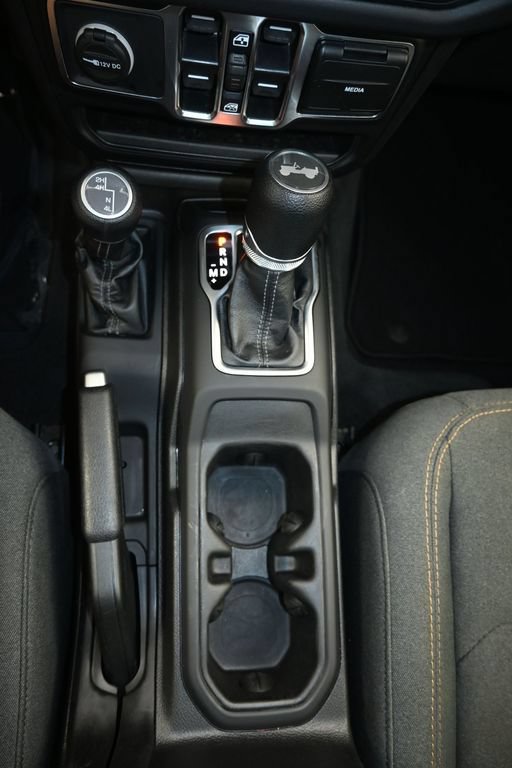 Used 2025 Jeep Wrangler Unlimited Sahara AWD/4WD image 18