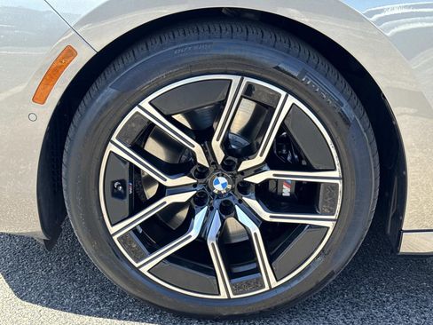 Certified 2023 BMW 760i xDrive w/ Executive Package image 9