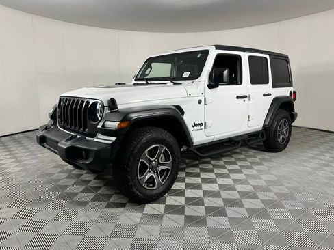 Used 2022 Jeep Wrangler Unlimited Sport image 3