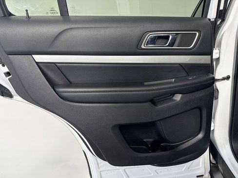 Used 2017 Ford Explorer XLT w/ Equipment Group 202A FWD image 30