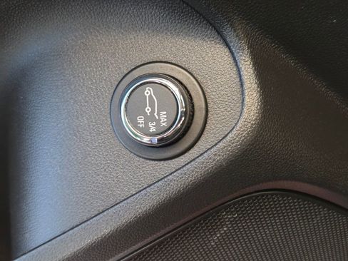 Used 2021 Chevrolet TrailBlazer RS w/ Sun and Liftgate Package image 33