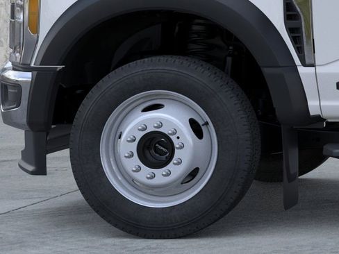 New 2025 Ford F550 4x4 Crew Cab image 19
