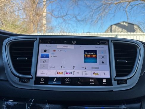 New 2026 Chrysler Voyager LX image 17