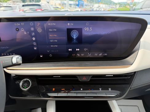 Used 2025 Buick Envision Avenir AWD/4WD image 14