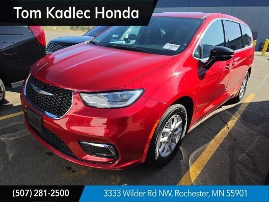 Used 2025 Chrysler Pacifica Select FWD image 1