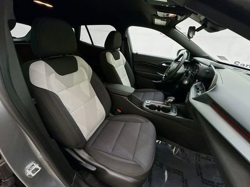 Used 2025 Chevrolet Trax RS w/ Driver Confidence Package image 29