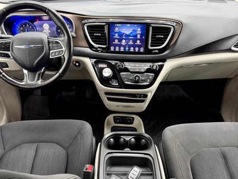 Used 2019 Chrysler Pacifica Touring Plus w/ Advanced Safetytec Group image 17