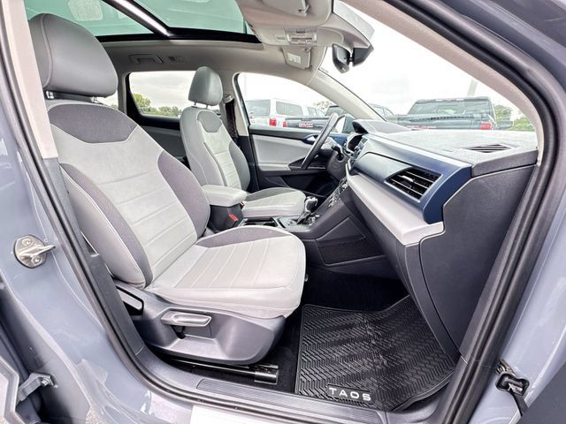 Used 2023 Volkswagen Taos SE w/ Panoramic Sunroof Package FWD image 28