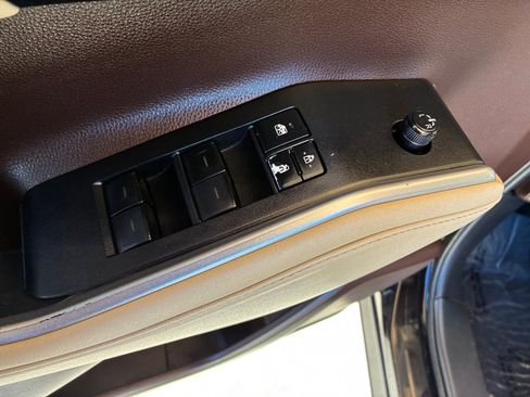 Used 2020 Toyota Highlander XLE image 9