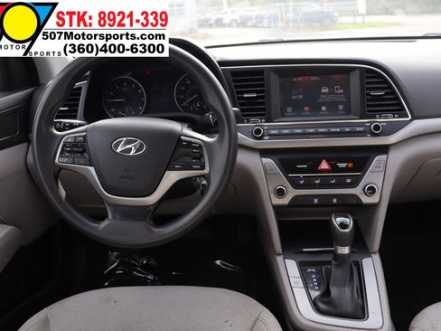 Used 2017 Hyundai Elantra SE image 16