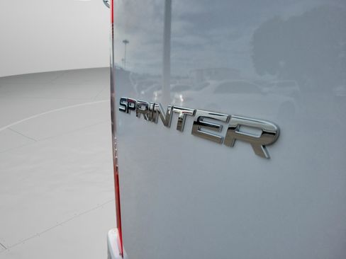 Used 2025 Mercedes-Benz Sprinter 2500 image 8
