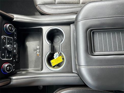 Used 2024 Chevrolet Suburban High Country image 28