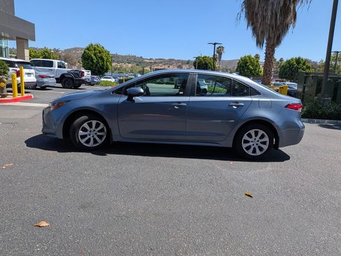 Used 2020 Toyota Camry LE w/ Carpet Mat Package FWD image 5