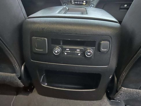 Used 2019 GMC Yukon XL SLT image 22