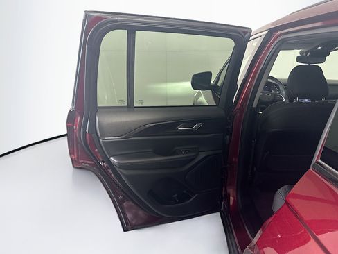 Used 2023 Jeep Grand Cherokee Laredo image 26