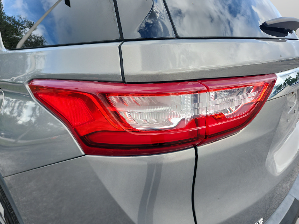 Used 2018 Chevrolet Traverse LT FWD image 15