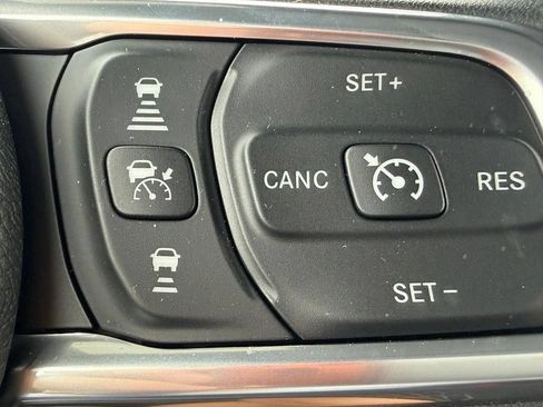 Used 2026 Jeep Wrangler Unlimited Sahara AWD/4WD image 15