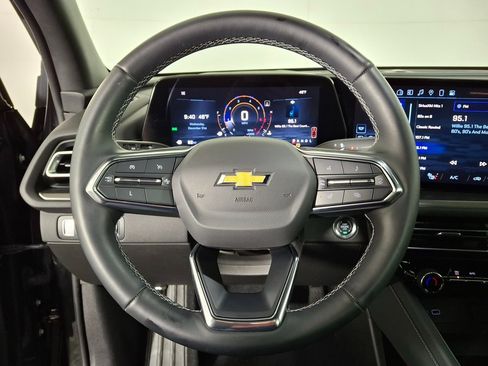 Used 2024 Chevrolet Traverse LT image 12