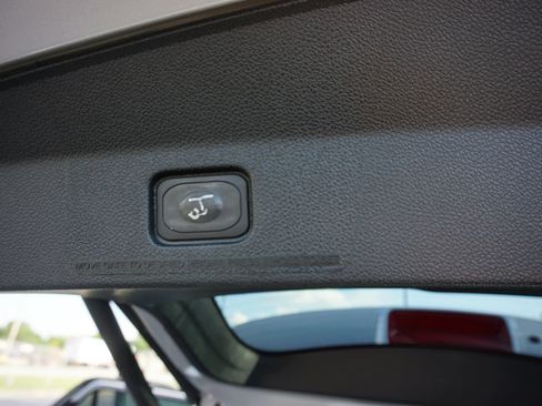 Used 2017 Ford Explorer XLT w/ Equipment Group 202A FWD image 16