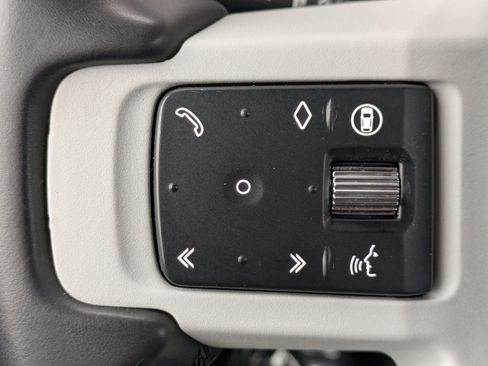 Used 2024 Land Rover Defender 90 S image 16