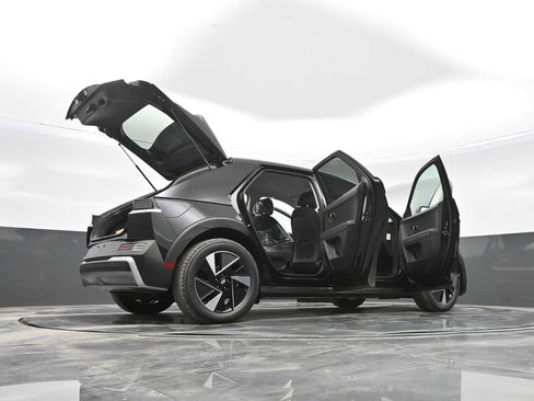 New 2025 Hyundai Ioniq 5 SE image 31