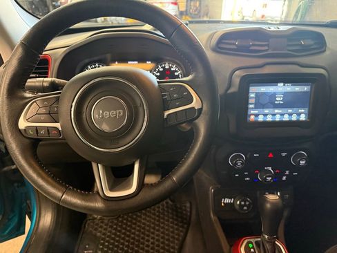 Used 2020 Jeep Renegade Trailhawk w/ Cold Weather Group AWD/4WD image 16