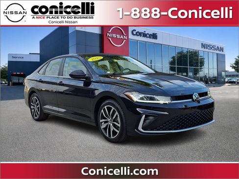 Used 2025 Volkswagen Jetta SE FWD image 1